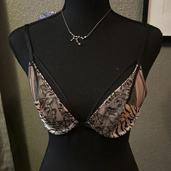 Black and Pink Victoria's Secret Very Sexy Unlined Bra - Picture 1 of 6
